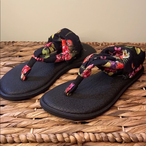 sanuk yoga slippers